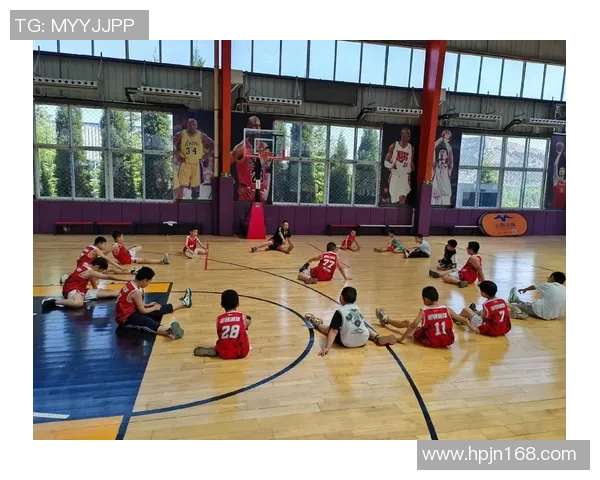 少年姚明明的成长之路与篮球梦想的追逐历程