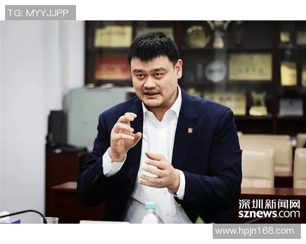 姚明亲切问候椰子传递友谊与热情的温暖瞬间