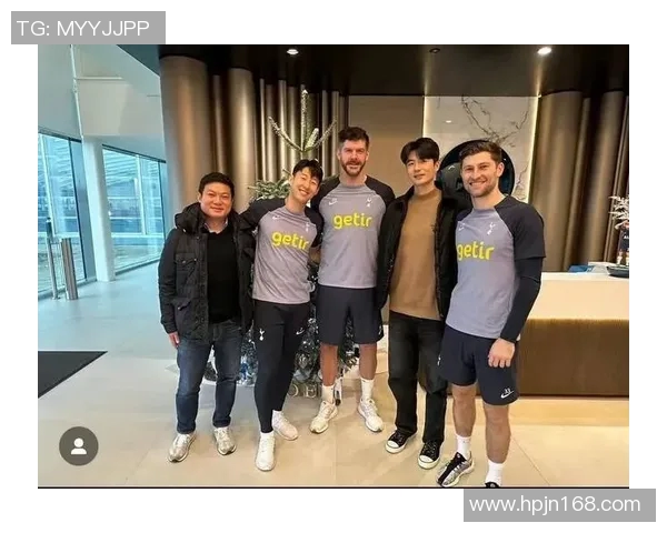 足球明星之间的深厚友谊与默契合作探讨 足球明星之间的深厚友谊与默契合作探讨