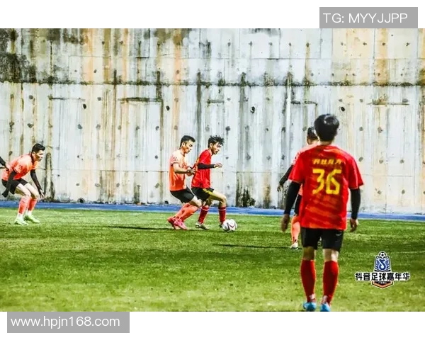 足球明星亲自送惊喜给粉丝展现温暖人心的一刻 足球明星亲自送惊喜给粉丝展现温暖人心的一刻