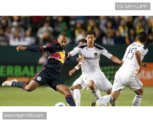 足球明星珍贵高清照片集锦展现他们不为人知的瞬间与精彩时刻 足球明星珍贵高清照片集锦展现他们不为人知的瞬间与精彩时刻